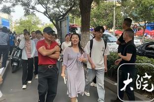 王猛：小卡的硬解能力真是重剑无锋 你知道他要咋打但就是拦不住